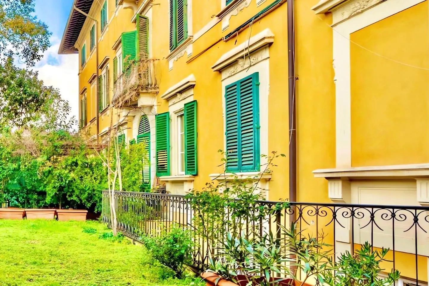 The Luxury Florence Historic Palace Of Santa Croce Italy